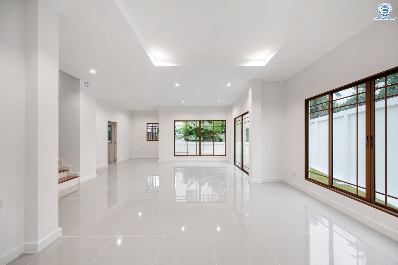 บ้านมือสองตกแต่งใหม่ จากแบรนด์ Sansiri โครงการ เศรษฐสิริ วงแหวน-สุขาภิบาล2 บ้านเดี่ยวหลังมุม เนื้อที่ 70.10 ตร.ว. พื้นที่ใช้สอย 166.20 ตร.ม. ฟังก์ชัน 3 ห้องนอน 3 ห้องน้ำ 1 ห้องแม่บ้าน 2 ที่จอดรถ ติดถนนใหญ่เสรีไทย ใกล้จุดขึ้นทางด่วน "วงแหวน-กาญจนาภิเษก" และ ใกล้รถไฟฟ้าสายสีชมพู "สถานีนพรัตน์"...